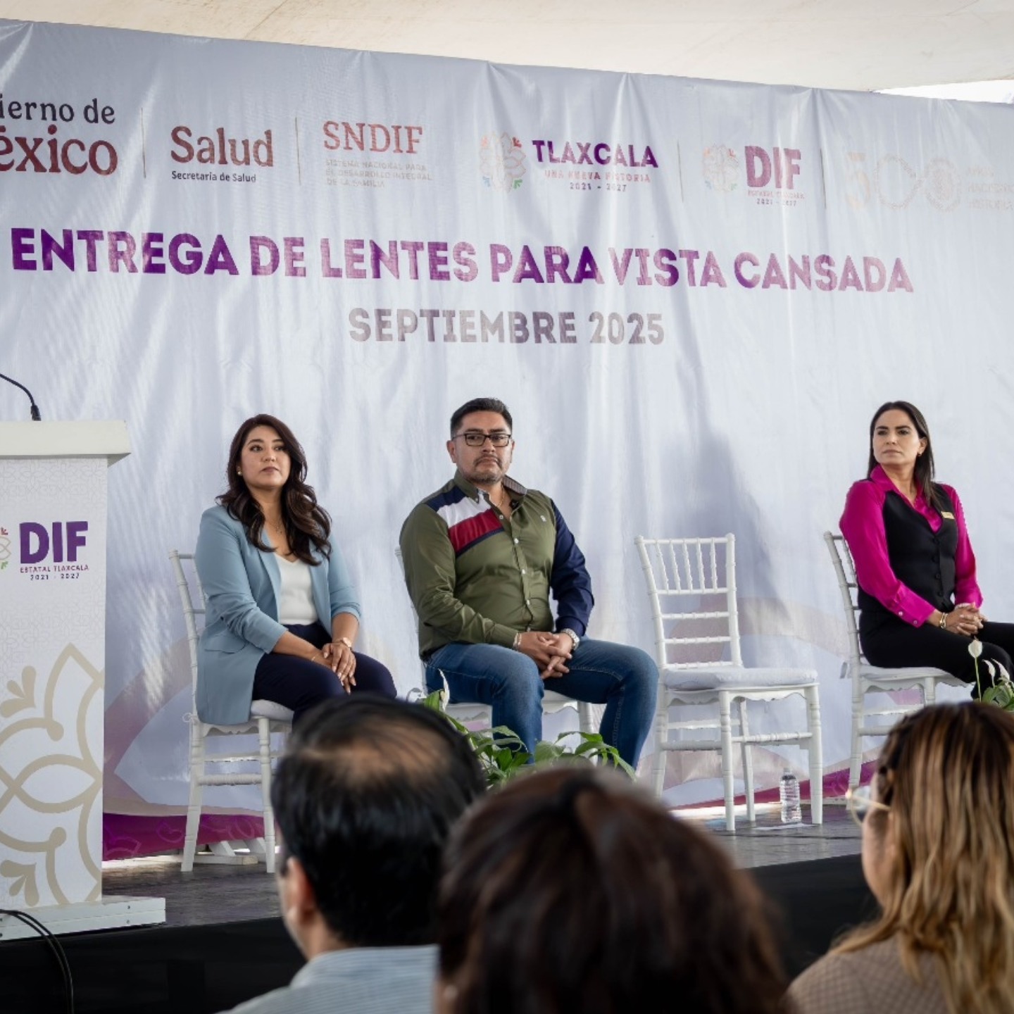 Inicia la jornada de entrega de lentes para vista cansada en Zacatelco en coordinación con el SEDIF y SNDIF