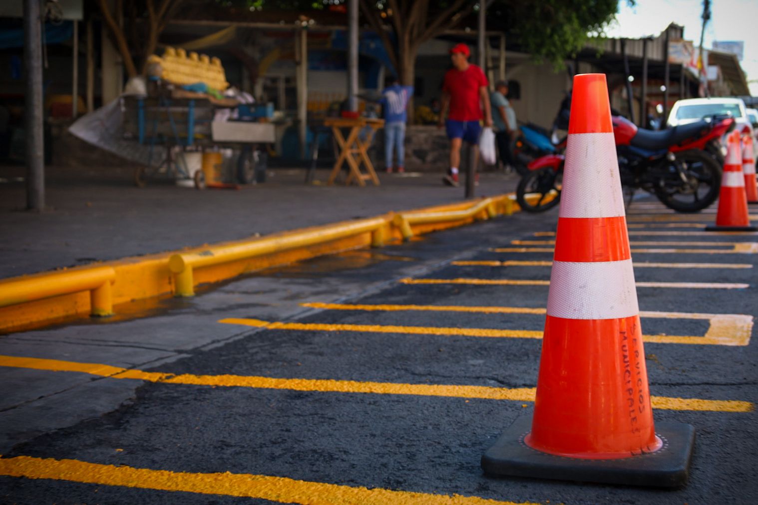 Zacatelco continúa con el reordenamiento del Mercado Municipal para mejorar la movilidad y seguridad.