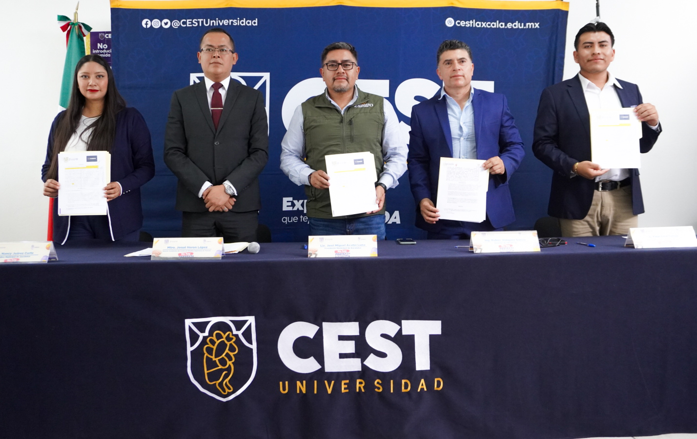 Zacatelco impulsa la educación con becas y descuentos para que más jóvenes continúen sus estudios