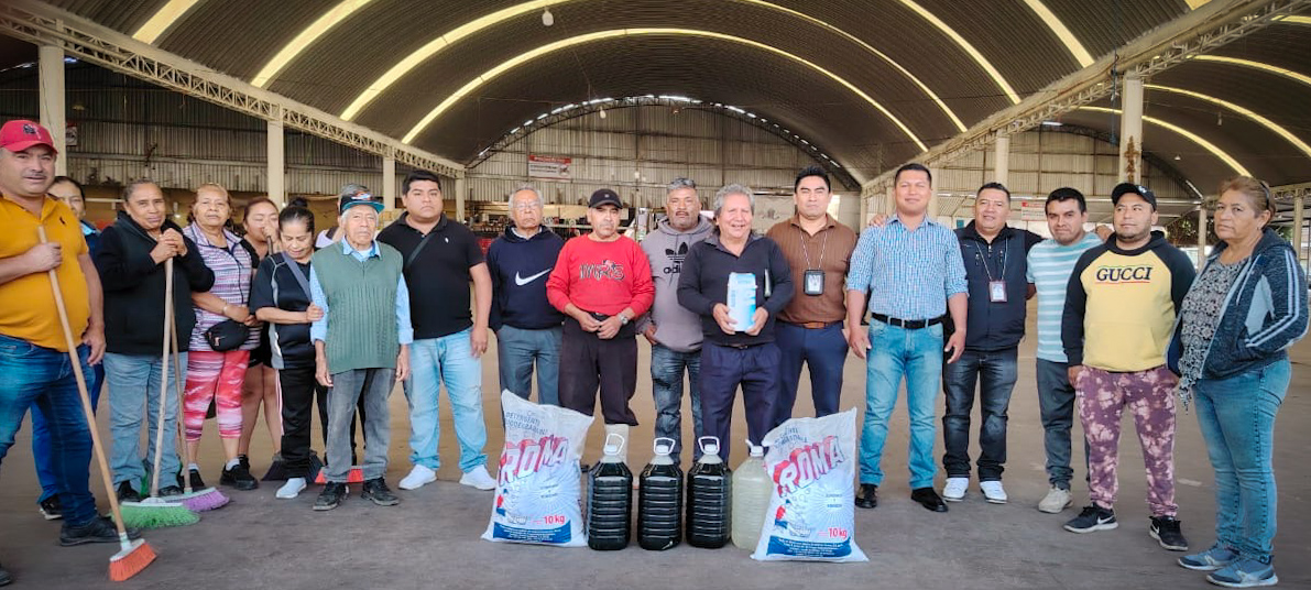 Gobierno de Zacatelco fortalece acciones para dignificar el Mercado Municipal con jornada de limpieza